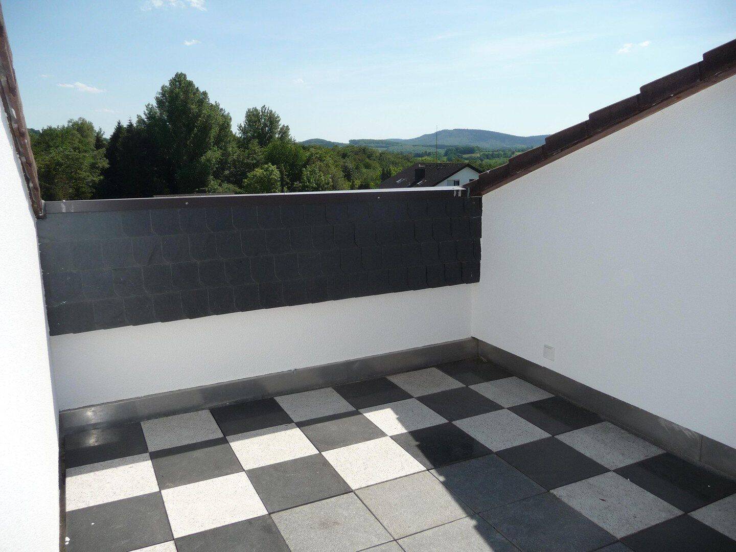Helle 3 Z. DG-Wohnung mit Sonnen-Loggia von privat, Bad Meinberg, 32805 Horn-Bad Meinberg