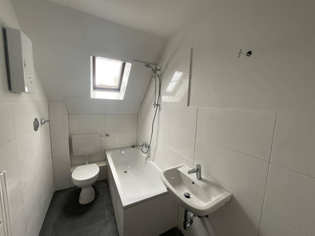 Helle 2 Zimmerwohnung im Dachgeschoss mit neuem Boden, 44627 Herne (Börnig Gysenberg Herne-Mitte Holthausen Sodingen)