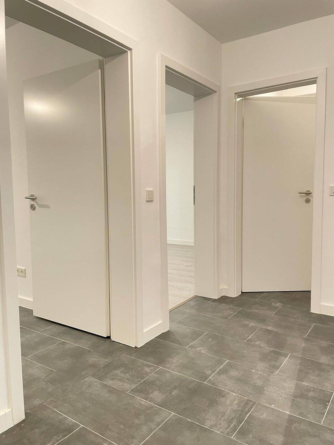 Helle, modernisierte 2-Zimmer-Wohnung mit Balkon in zentraler Lage von Köln-Nippes, 50733 Köln (Nippes Weidenpesch)