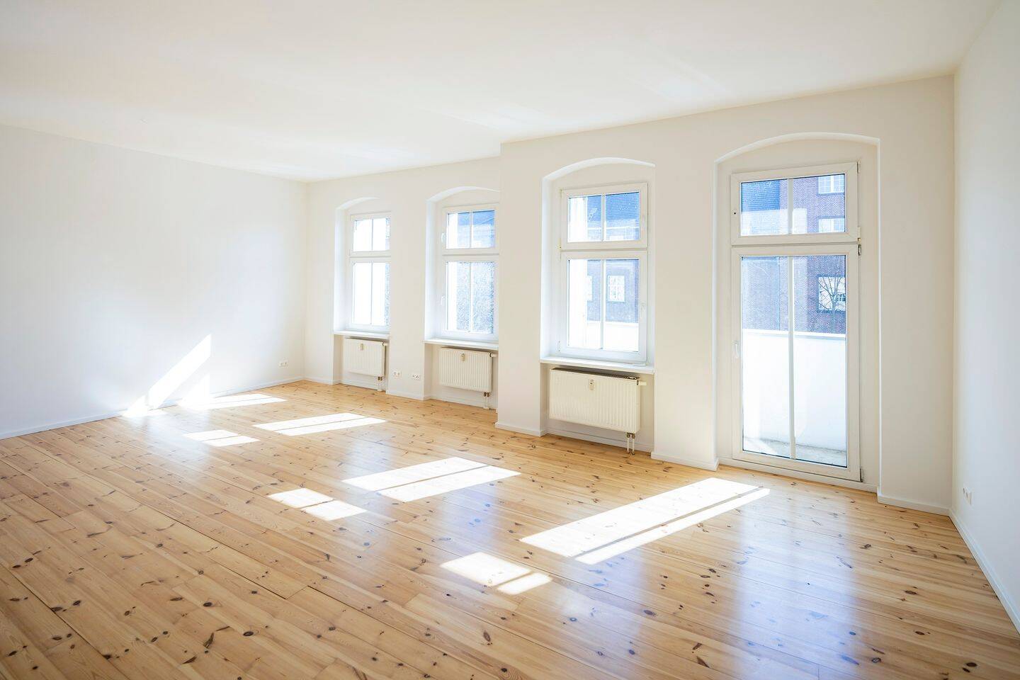 Bezugsfreie, große 3-Zimmer-Altbauwohnung mit Wohnküche, 2 Balkonen & Fahrstuhl – ideal für Familien, 13088 Berlin (Pankow)