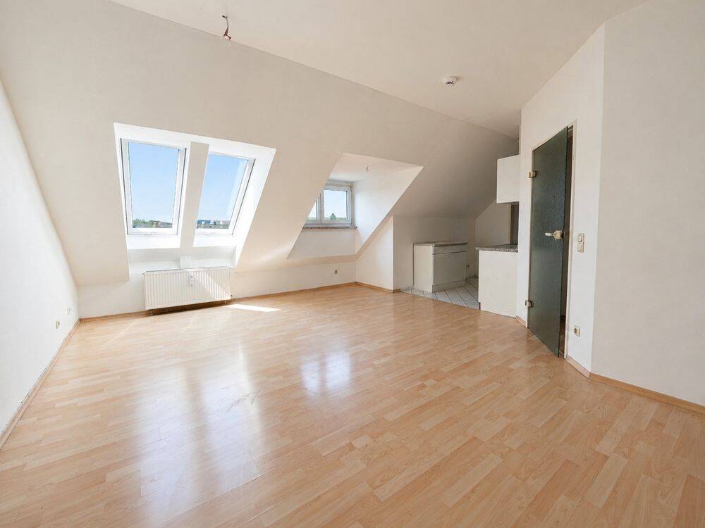 Helle 2-Zimmer-Dachgeschosswohnung mit Einbauküche in Coburg, Neustadter Straße 11, 96450 Coburg
