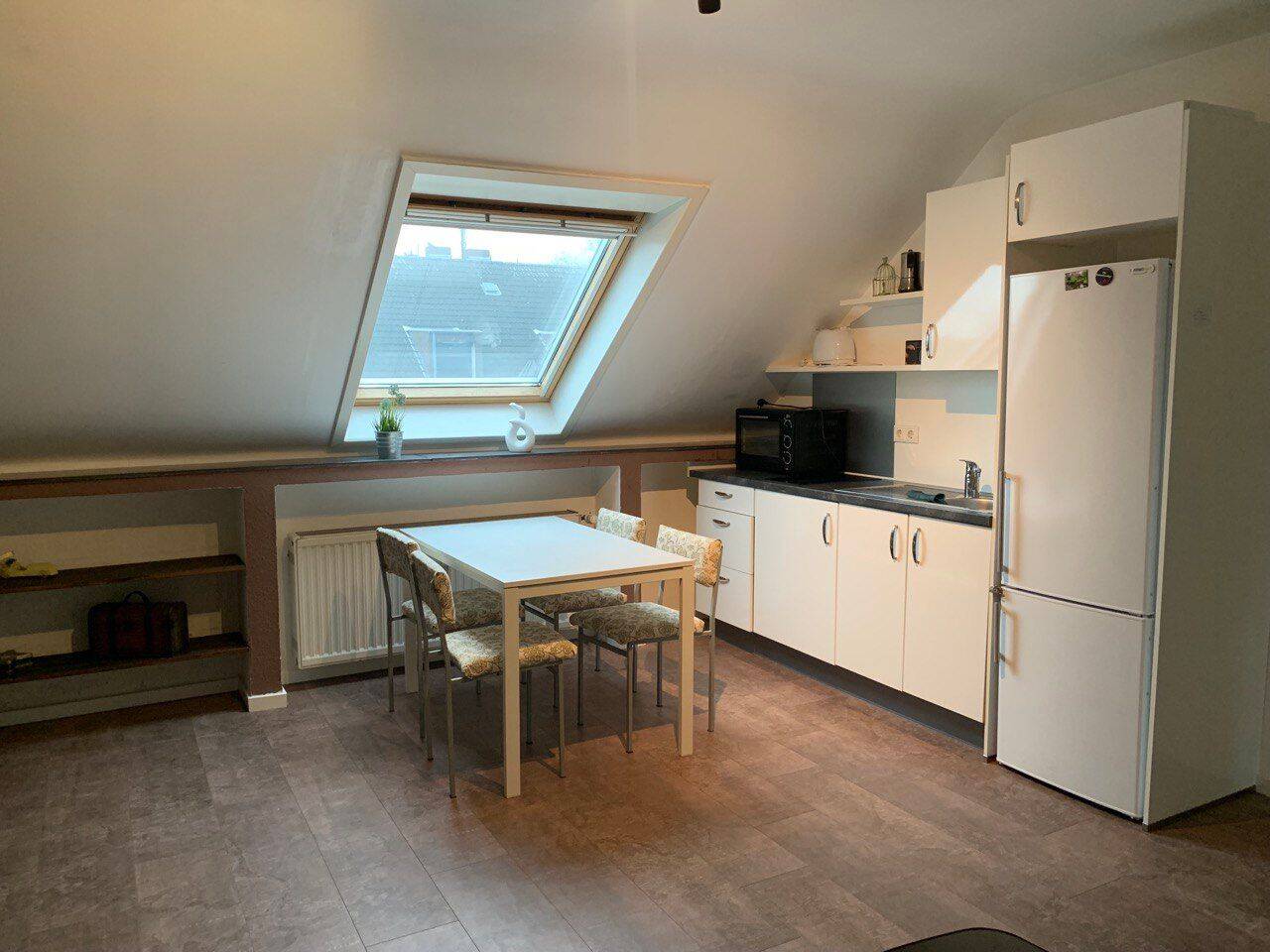 Klein aber fein, Dachgeschoss Wohnung zu vermieten, 40667 Meerbusch