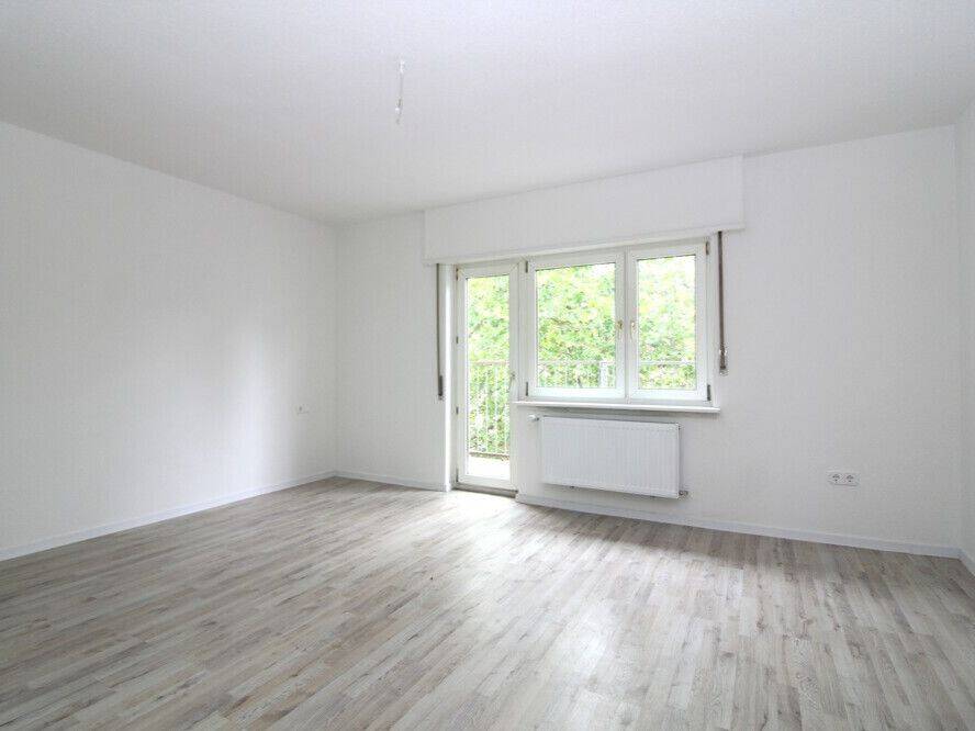 Renovierte 4-Zimmer-Wohnung mit zwei Balkonen in Ludwigshafen-Süd, 67061 Ludwigshafen am Rhein (Mitte Süd)