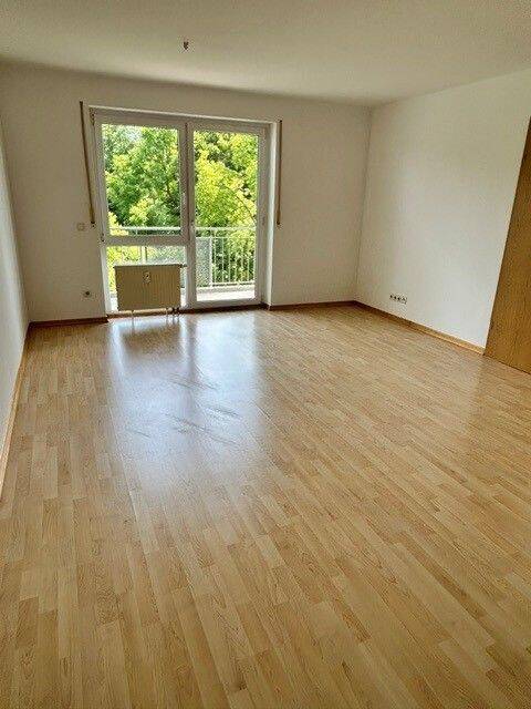 +++ Charmante Dachgeschosswohnung mit Balkon und Tiefgaragenstellplatz +++, 9125 Chemnitz (Altchemnitz Bernsdorf Erfenschlag Harthau Reichenhain)