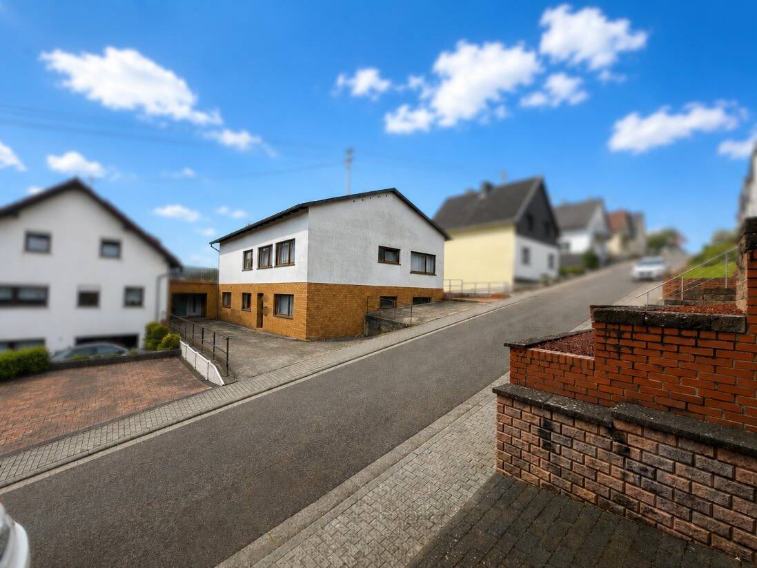 Freistehendes Einfamilienhaus mit Einliegerwohnung in Wadgassen-Differten, 66787 Wadgassen