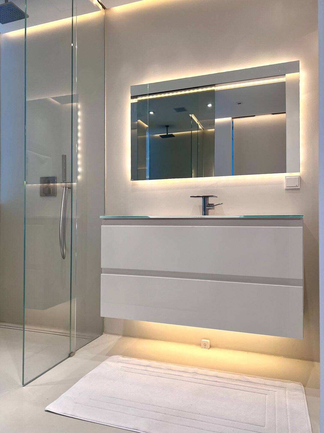 Außergewöhnliches Design-Penthouse am Englischen Garten | Dachterrasse & Smart Home, 81925 München (Bogenhausen)