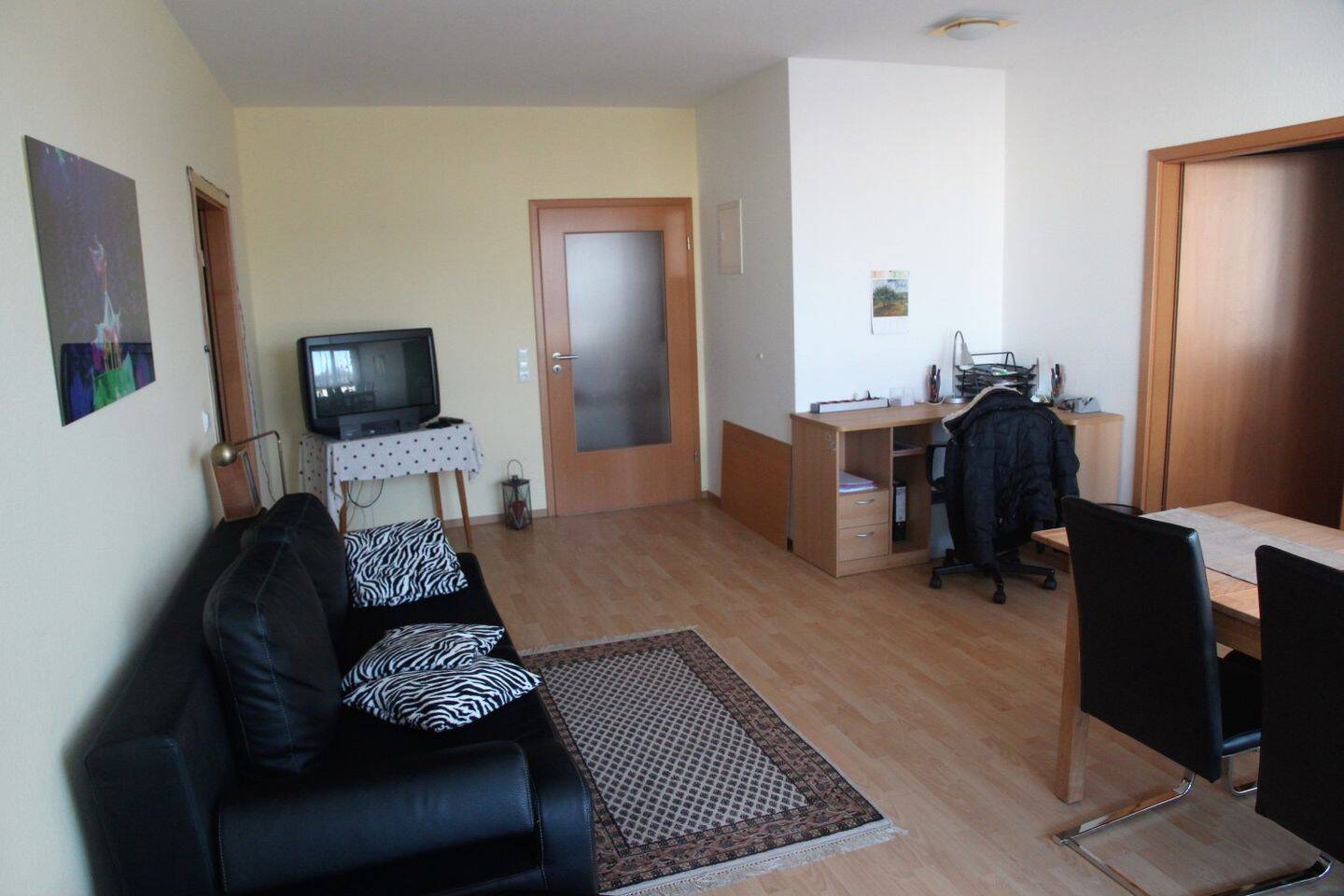 MODERNE MÖBLIERTE 2,5-Zimmer-Wohnung in S-Bad Cannstatt, Balkon, Waschmaschine – 2416