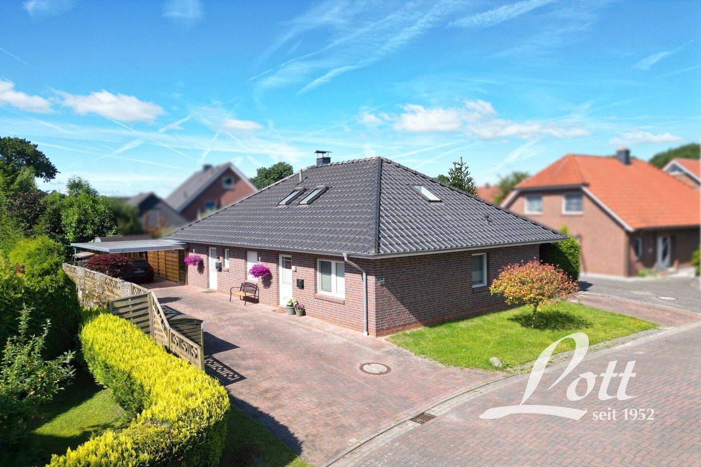 +++ Vermietetes Zweifamilienhaus in beliebter Sackgassenlage von Apen! +++, 26689 Apen