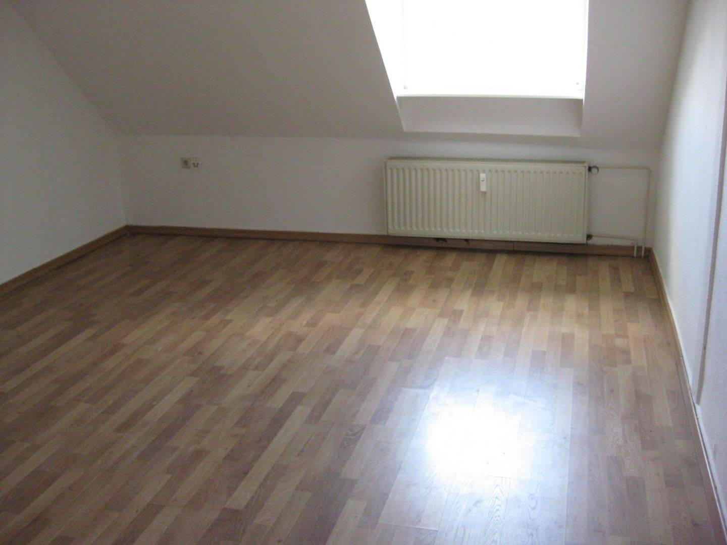 Alltagstaugliche 2-Zimmer-Wohnung im Dachgeschoss in Duisburg, 47057 Duisburg (Dellviertel Hochfeld Neudorf-Nord Neudorf-Süd)