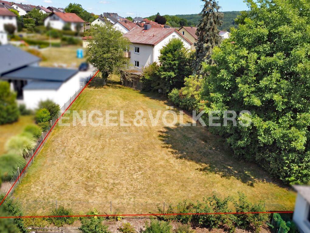 Großzügig wohnen – nachhaltig investieren: Mehrfamilienhaus mit Baureserve in Aura an der Saale, 97717 Aura a.d. Saale