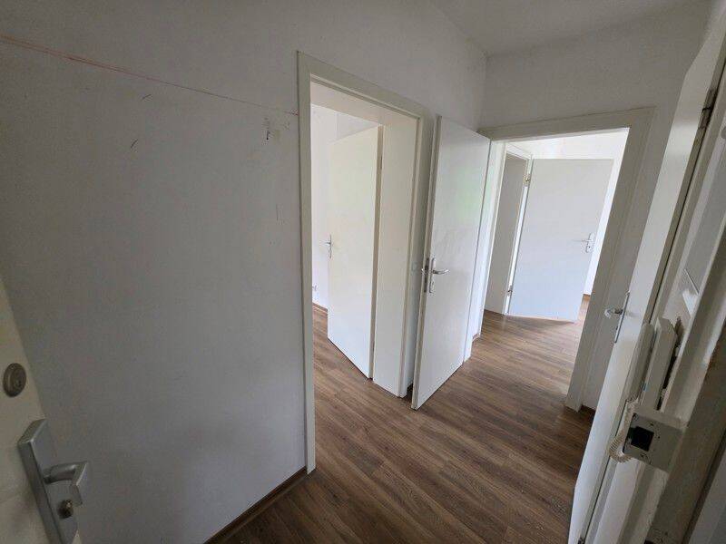 Kleine 3-Zimmer-Wohnung in Düsseldorf-Hassels, 40599 Düsseldorf (Benrath Hassels Holthausen Reisholz)