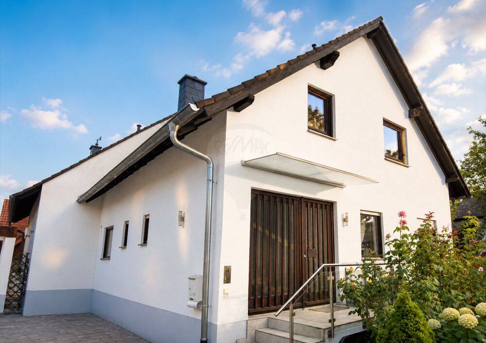Großzügiges Einfamilienhaus in begehrter Wohnlage von Sulzbach (Taunus), 65843 Sulzbach (Taunus)