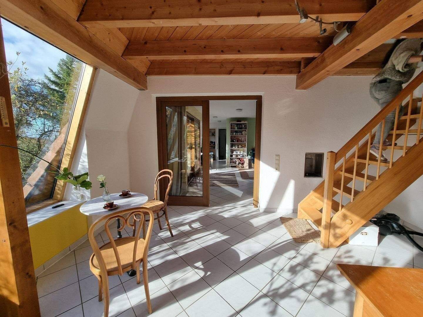 Viel Platz für alle: Ruhiges Mehrgenerationenhaus mit idyllischem Garten in Ballrechten-Dottingen, 79282 Ballrechten-Dottingen