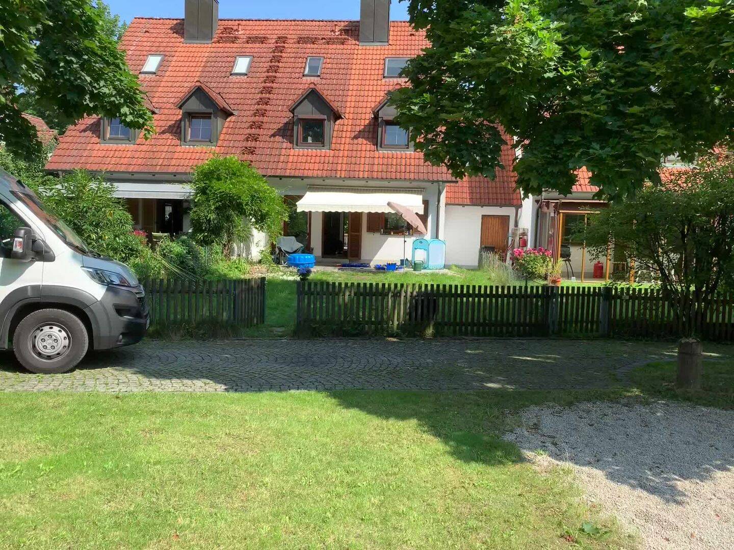 Helle Doppelhaushälfte in ruhiger Lage mit angrenzender Grünanlage, 85368 Moosburg a.d. Isar