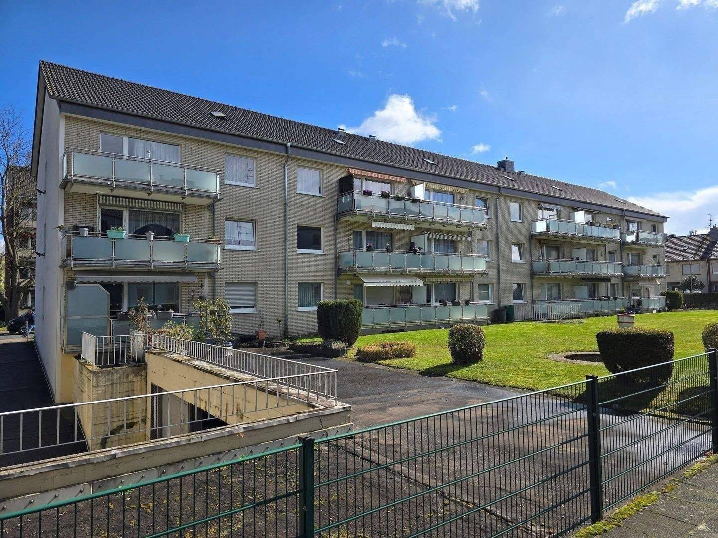 Ruhiges Wohnglück in Sackgassenlage mit Sonnenbalkon !!!, 51145 Köln (Porz Eil Elsdorf Urbach)