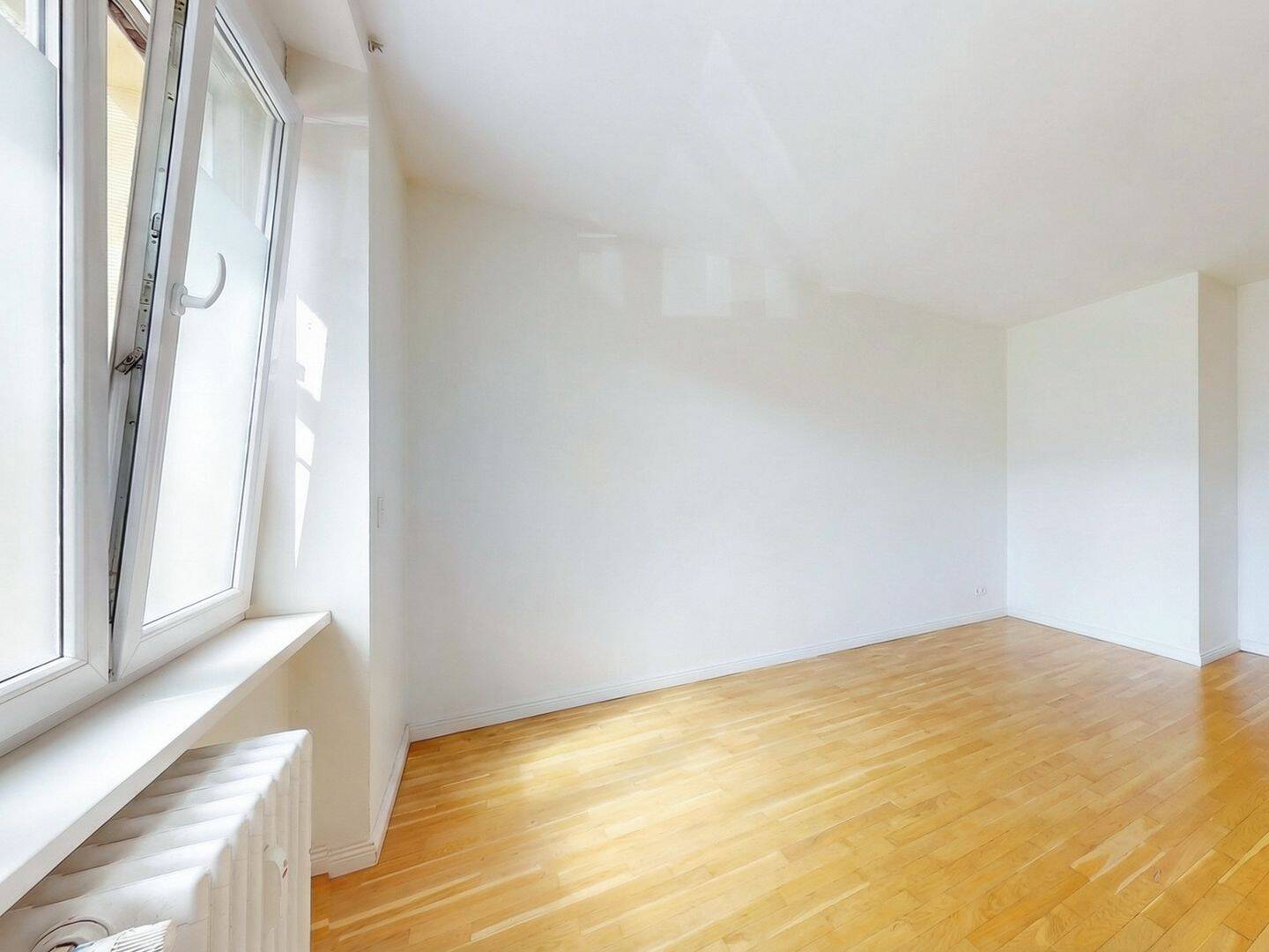 Modern saniert, klassisch geschnitten: 4-Zimmer-Wohnung mit Parkett, 12159 Berlin (Tempelhof-Schöneberg Friedenau Schöneberg)