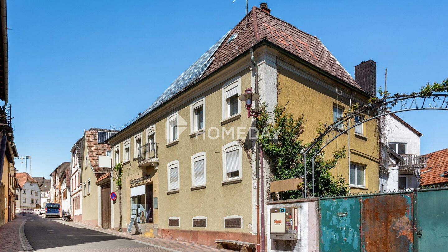 Großzügiges Anwesen mit Innenhof, Garage und viel Raum für neue Wohnideen, 76831 Billigheim-Ingenheim