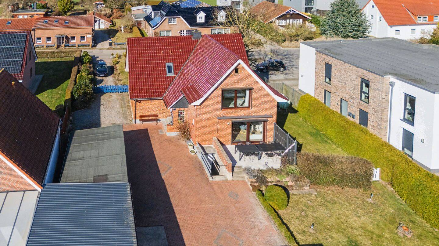 Großzügiges Wohnhaus auf 2.394 m² Grundstück in Feldrandlage – vielseitige Nutzungsmöglichkeiten, 23779 Neukirchen