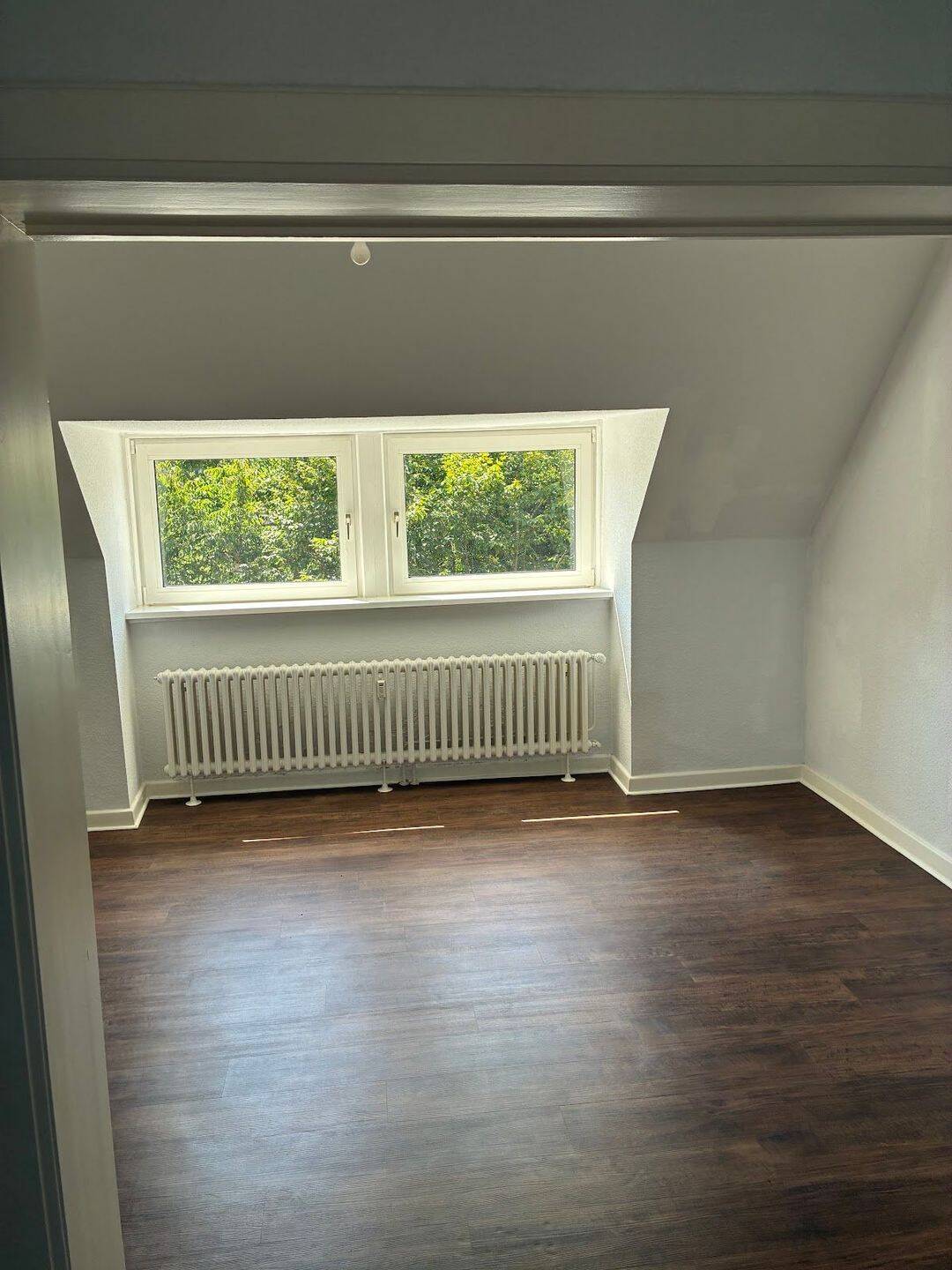 2,5 Zimmer Dachgeschosswohnung zum abschalten, mit Mansarden Zimmer., 24149 Kiel (Neumühlen-Dietrichsdorf)