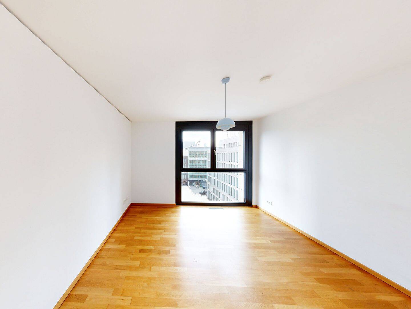 Im Herzen der Altstadt: 2 Zimmer mit Loggia, 60311 Frankfurt am Main (Altstadt Innenstadt)