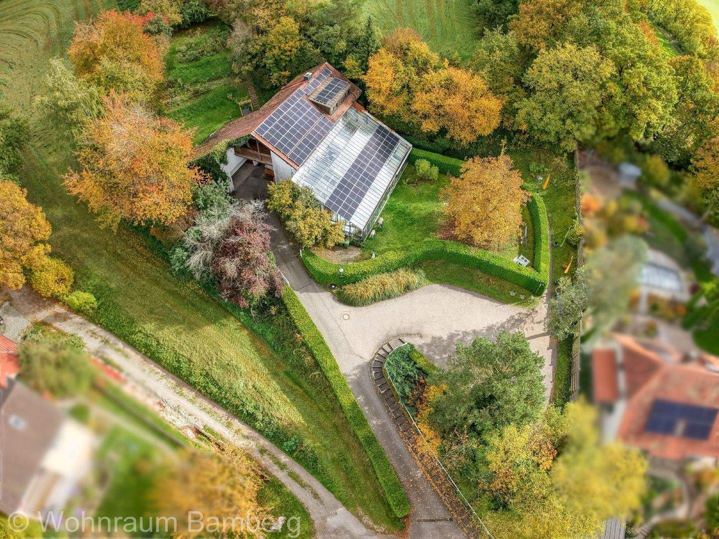Großzügiges Architektenhaus mit Praxis oder Einliegerwohnung, Schwimmbad & Wellness in Einzellage, 96154 Burgwindheim