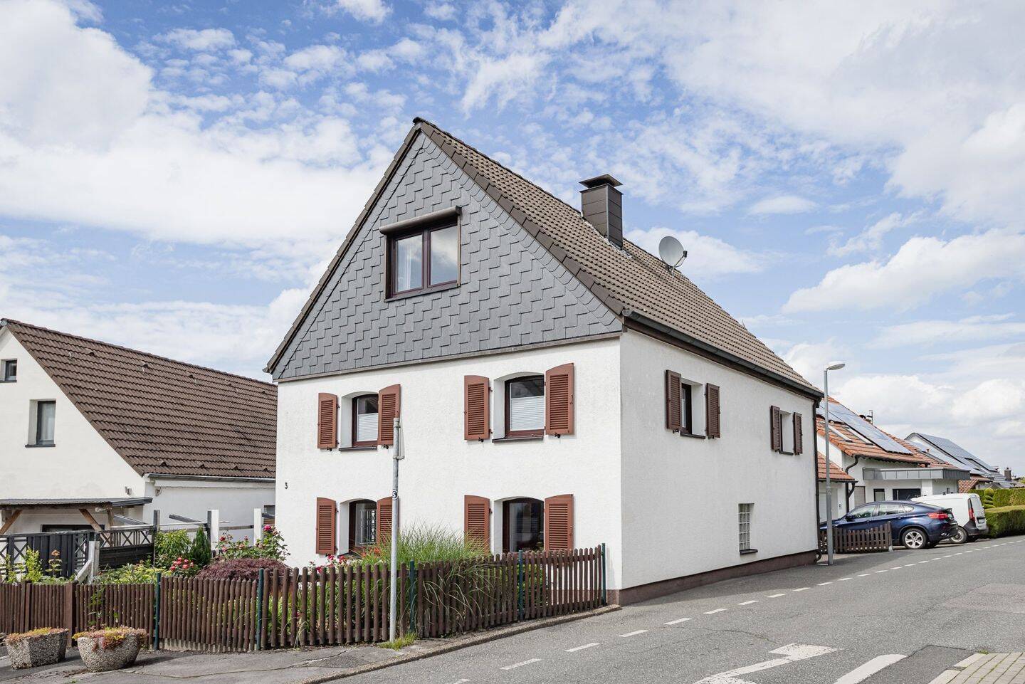 Alt genug für Geschichte – modern genug zum Einziehen: familienfreundliches Fachwerkhaus mit Garagen, 58332 Schwelm