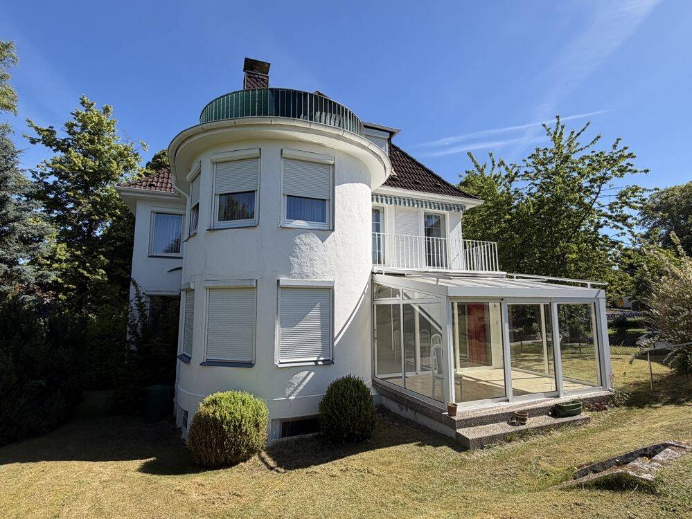 Zweifamilienhaus mit Mansarde in zentraler Lage von Mönkeberg, 24248 Mönkeberg