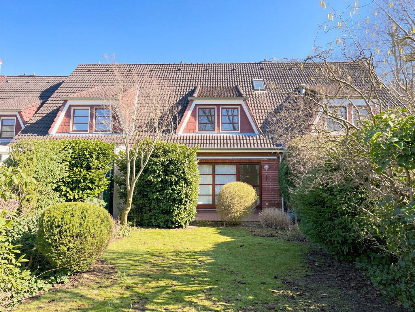 Rendsburg-Hoheluft – Reihenmittelhaus mit Garten und Carport – nahe Nord-Ostsee-Kanal und Eider, 24768 Rendsburg