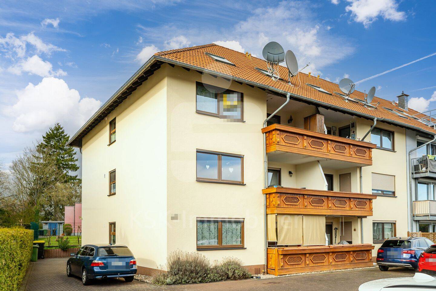 Helle 4-Zimmer-Etagenwohnung mit Balkon, Stellplatz und zusätzlicher Nutzfläche im Dachgeschoss, 53639 Königswinter