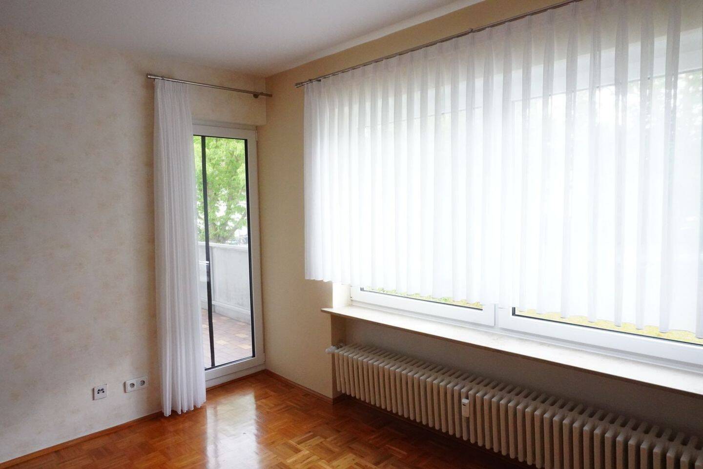 helle 2ZKB-Wohnung mit Balkon, EBK und Stellplatz in Marburg-Wehrda, 35041 Marburg