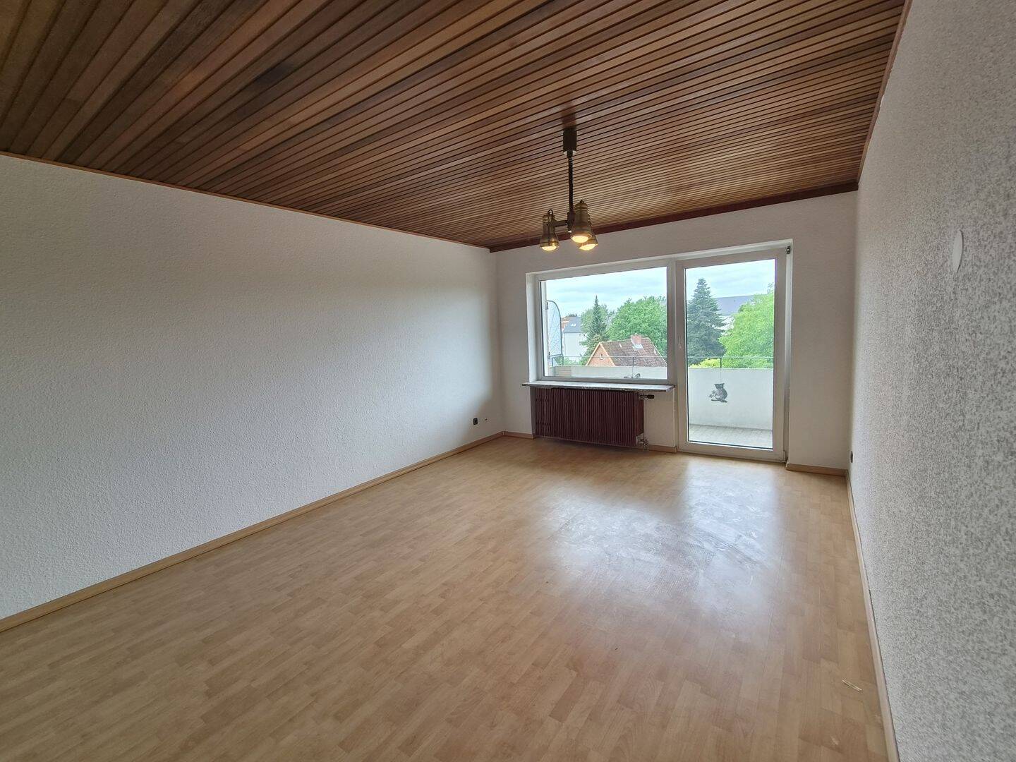 Gut geschnittene Dreizimmerwohnung mit Balkon, Keller- und Bodenraum. Fahrstuhl im Haus, 23554 Lübeck (Innenstadt Sankt Lorenz Nord Sankt Lorenz Süd)