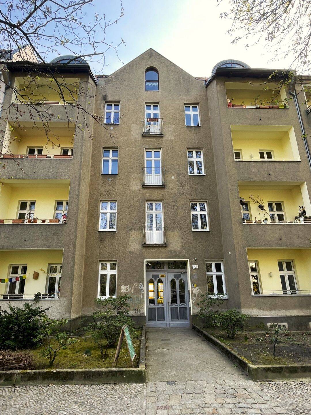 Zinshaus mit 18 aufgeteilten und abgeschlossenen Wohneinheiten in grünem Berliner Kiez, 12109 Berlin (Tempelhof-Schöneberg)