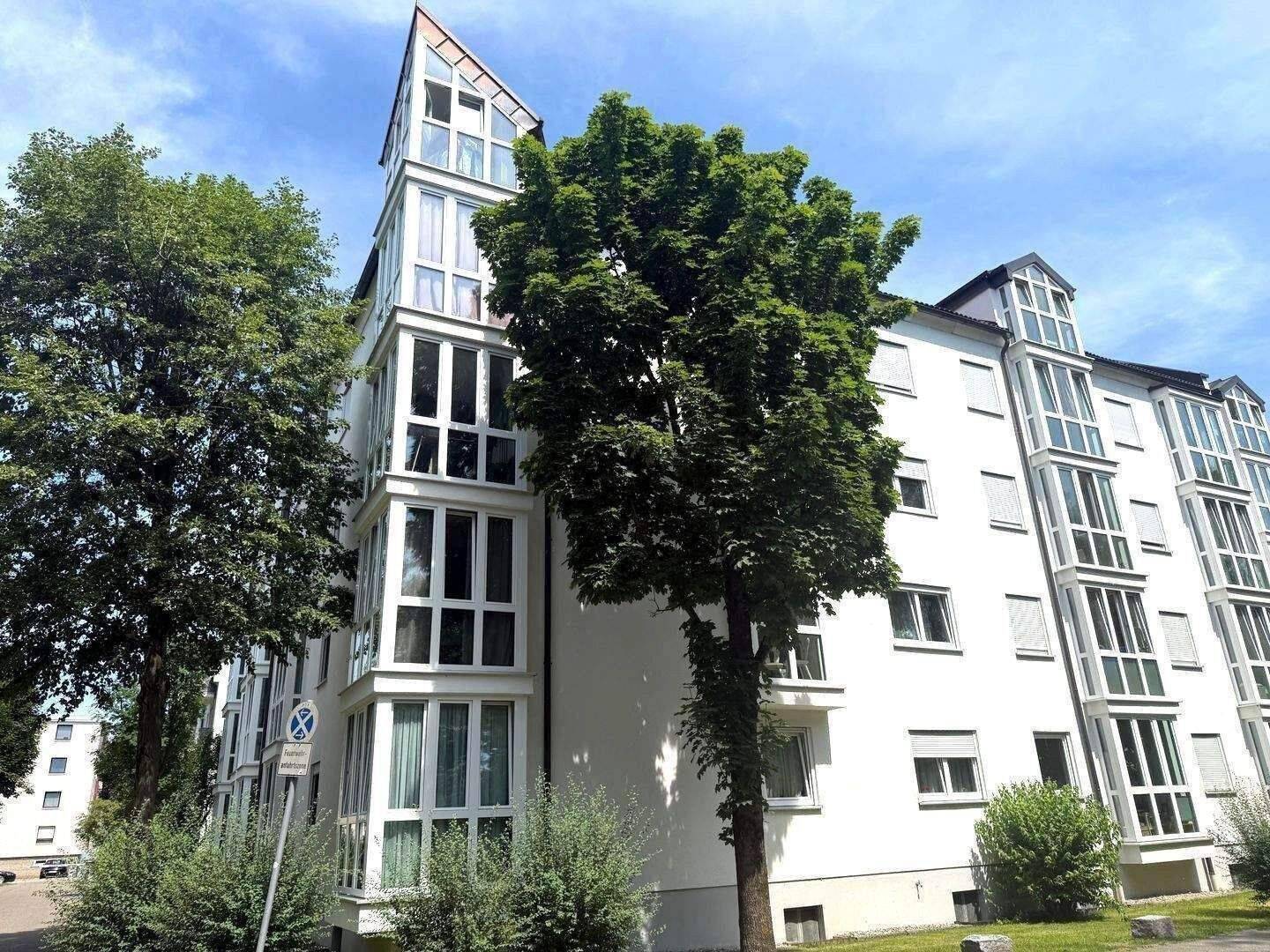 I. I.TEAM: gepflegte 3-Zimmer-Wohnung in guter Lage inkl. Einbauküche!, 83026 Rosenheim (Aising Happing Pang Süd)