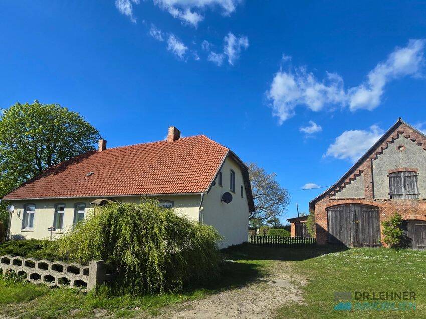 Dr. Lehner Immobilien NB – Dreiseithof in idyllischer Alleinlage, 17192 Groß Plasten (Varchentin)