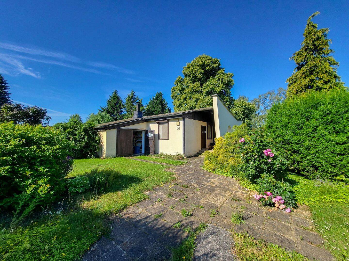Parkartiges Grundstück mit Bungalow und Neubauperspektive, 4425 Taucha
