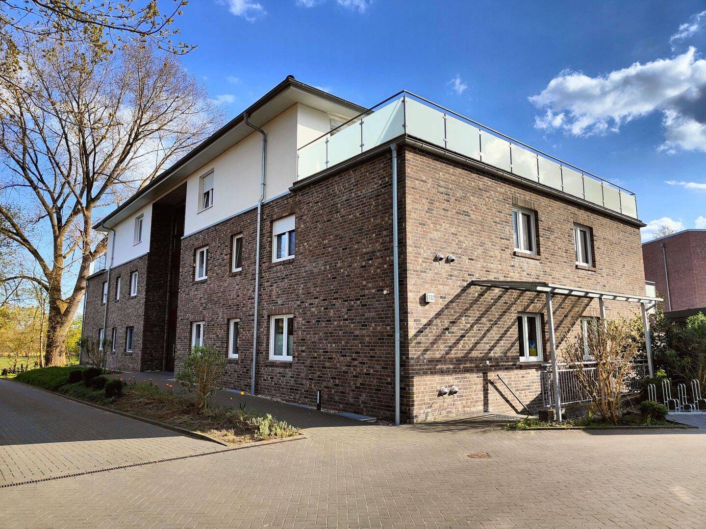 Exklusives Penthouse im Staffelgeschoss mit großzügiger Dachterrasse und hochwertigem Wohnkomfort, 25436 Groß Nordende