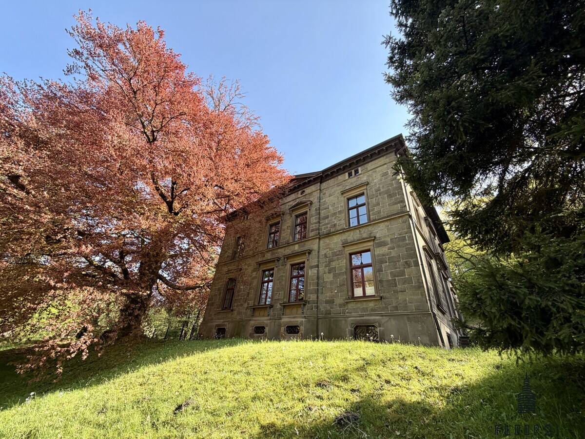 Denkmalgeschütztes Mehrfamilienhaus – 4 Wohnungen – eine Hommage an die Baukunst vergangener Zeiten