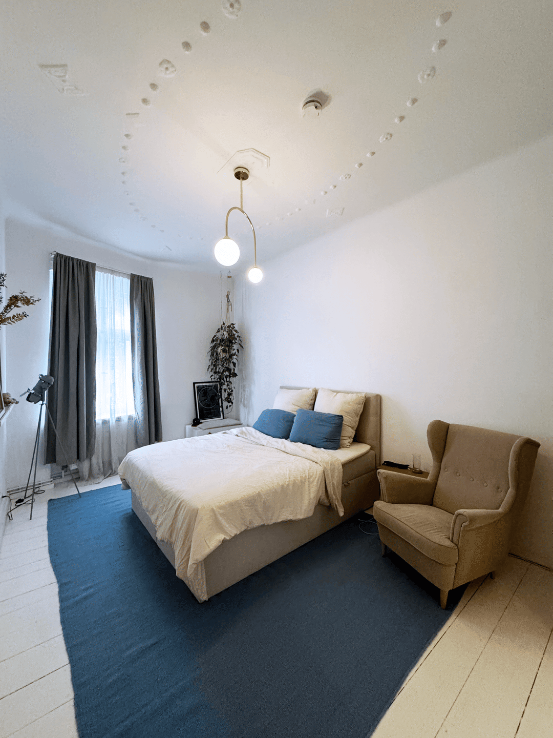 Ein Altbau, wie man ihn heute kaum noch findet: Stuck, Holzdielen & Balkon, 10435 Berlin (Mitte Prenzlauer Berg)