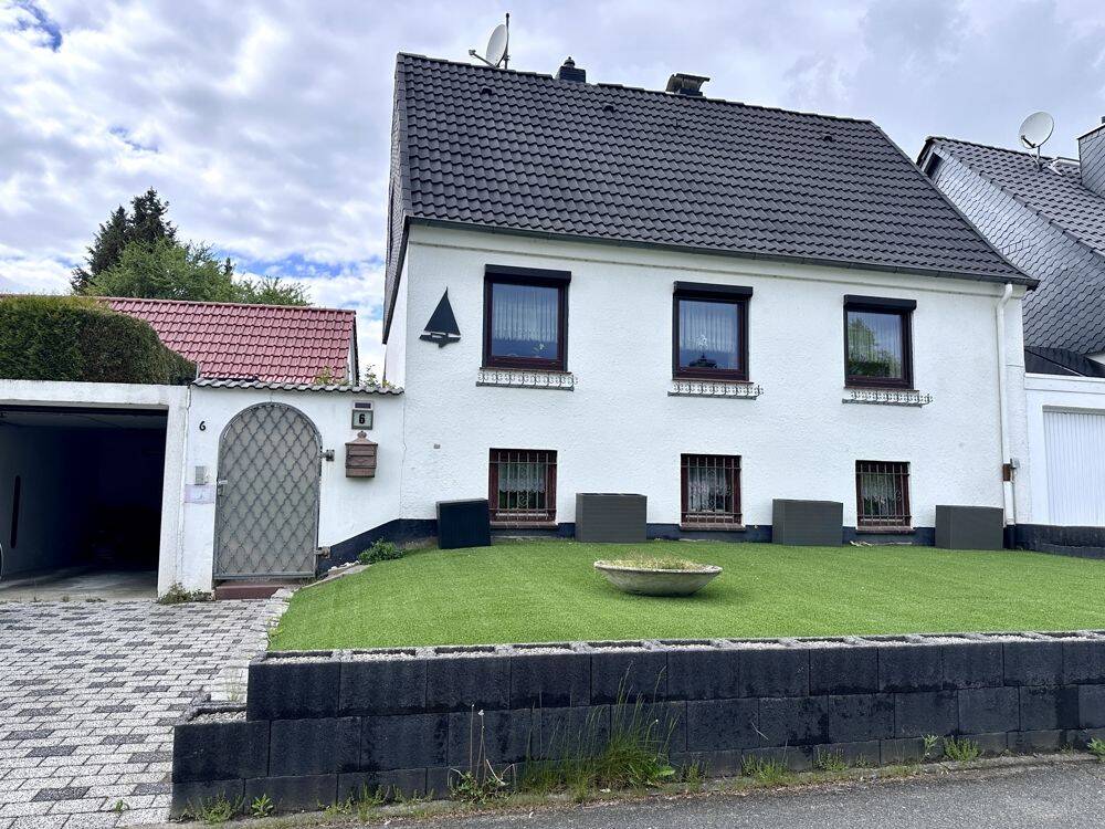 Attraktives Einfamilienhaus mit Garage, 23858 Reinfeld (Holstein)
