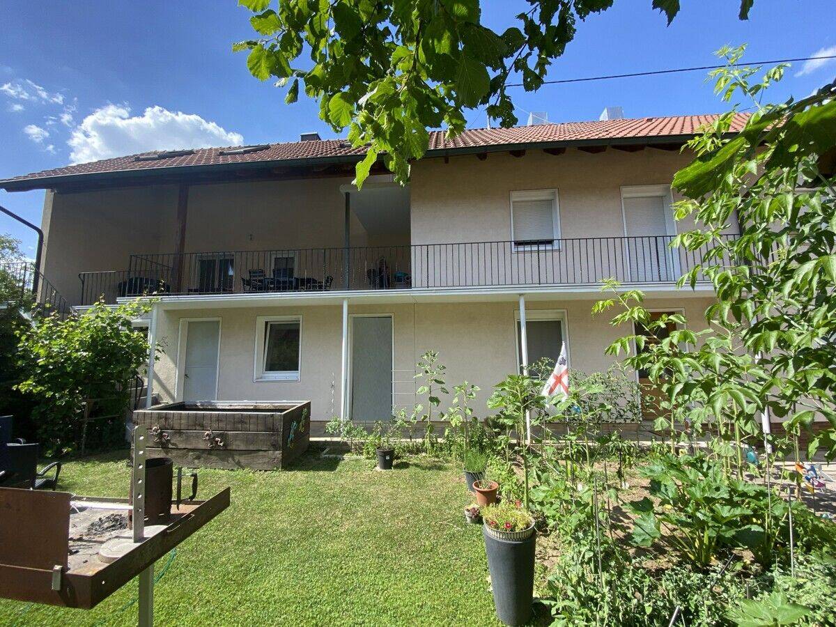Gepflegtes Zweifamilienhaus in Eußenheim mit Ausbaureserve im Dachgeschoss, 97776 Eußenheim