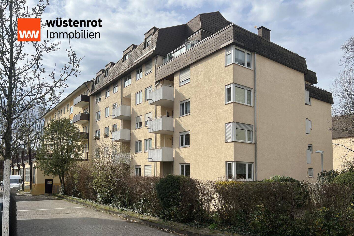 Vermietete 2-Zimmer-Wohnung mit Terrasse und Tiefgaragenstellplatz – in Bad Cannstatt, 70372 Stuttgart (Bad Cannstatt)