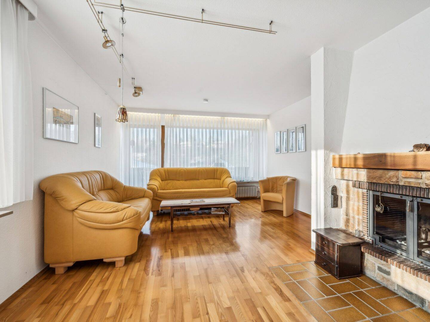 Einfamilienhaus in Waldstetten mit Werkstatt, Stellplätzen, Sauna und Einliegerwohnung, 73550 Waldstetten