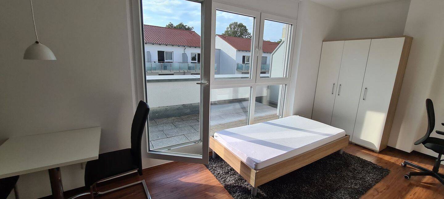 Schöne, neuwertige 1-Zimmer Wohnung mit S/W Dachterrasse und EBK in Ingolstadt, 85055 Ingolstadt