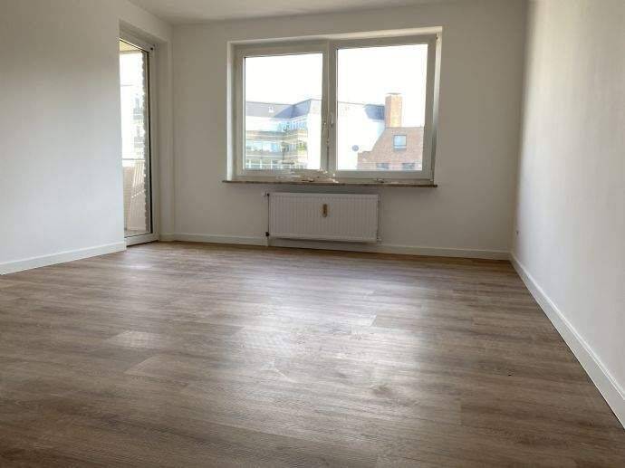 2,5-Zimmer Wohnung mit Balkon mitten in Ahrensburg, 22926 Ahrensburg