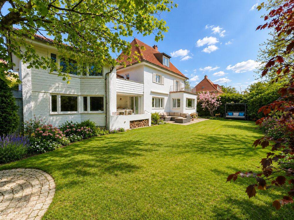 Charmante Stadtvilla mit separatem Gästehaus/Einliegerbereich in schöner und ruhiger Lage, 81377 München (Hadern Sendling-Westpark)