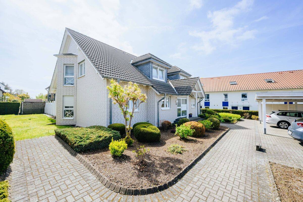 Charmantes Zuhause mit Balkon, Carport & Komfort – Gepflegte 3-Zi.-Mietwohnung, 33647 Bielefeld (Brackwede Senne Ummeln)