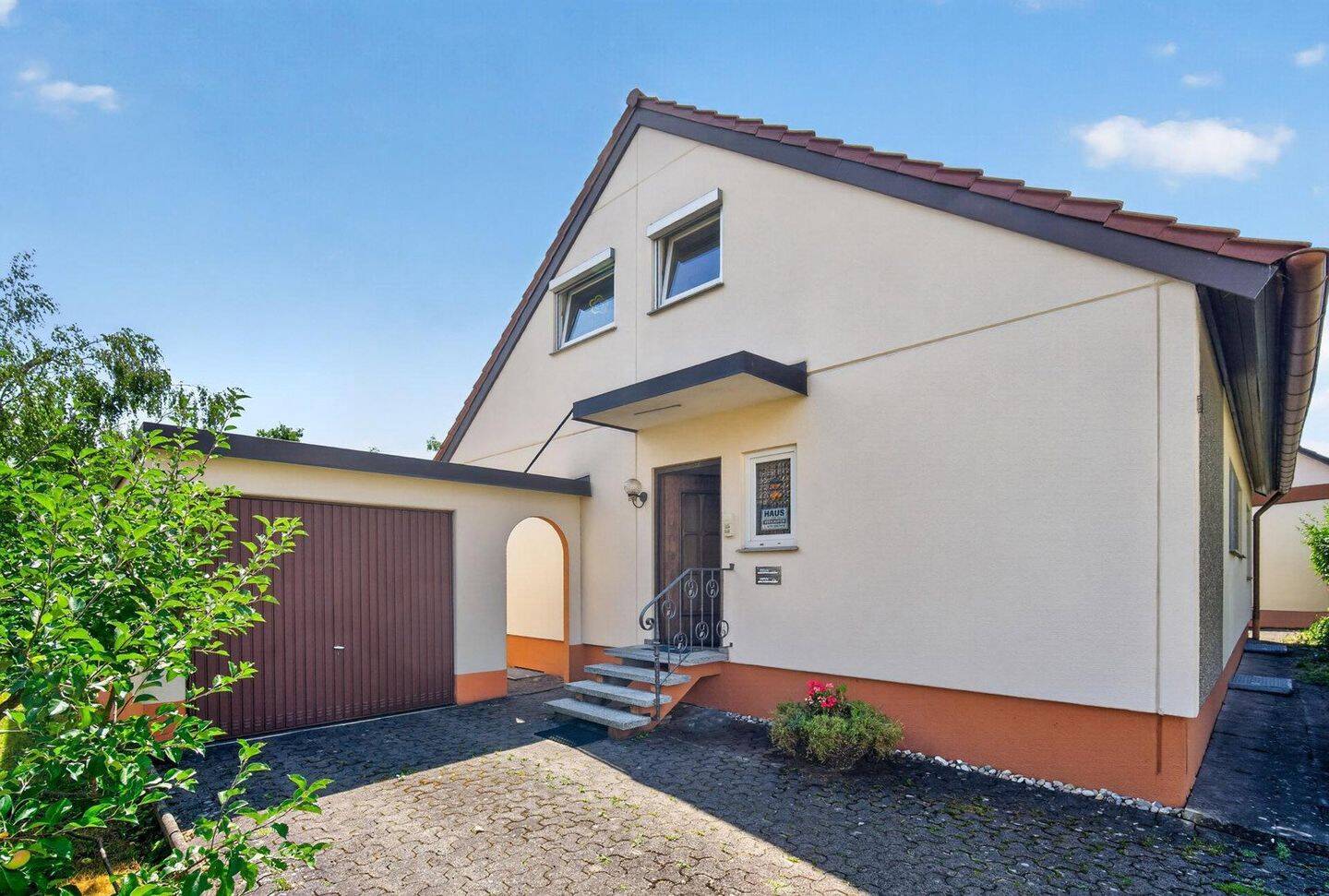 Provisionsfreies Einfamilienhaus mit Einliegerwohnung und Garage, 78628 Rottweil