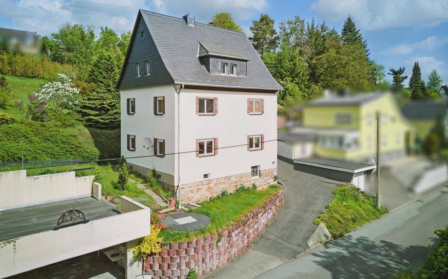Massives Haus mit Dachterrasse, großem Nebengelass, vielen Gestaltungsmöglichkeiten, 9390 Gornsdorf