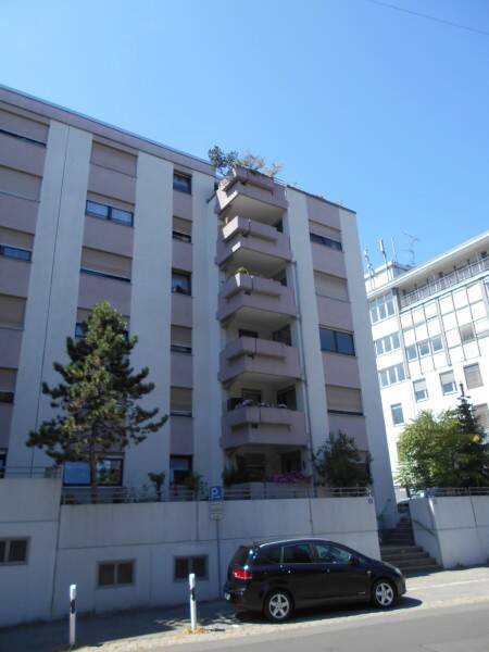 VERMIETETE 2 ZIMMERWOHNUNG – BALKON – EINBAUKÜCHE – LIFT – 2. OG – N-WÖHRD