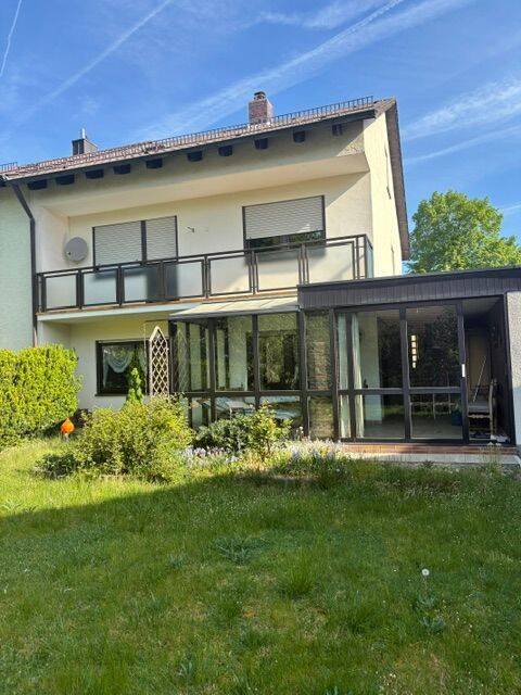 Gepflegte Doppelhaushälfte mit Ausbaupotenzial in ruhiger Lage von Regensburg-Wutzlhofen, 93057 Regensburg (Brandlberg-Keilberg Konradsiedlung-Wutzlhofen Reinhausen Sallern-Gallingkofen)